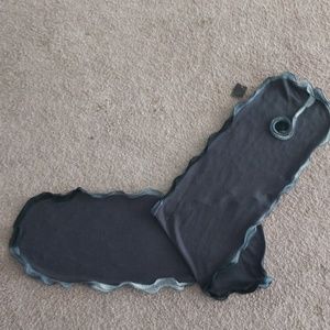 🌸Gray knitted scarf w/ knitted flower.